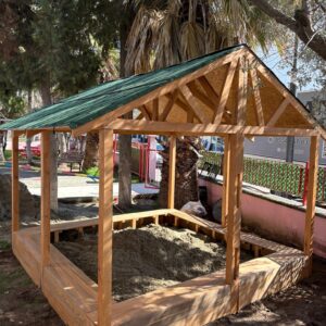 AHŞAP ÇATILI BÜYÜK KUM HAVUZU